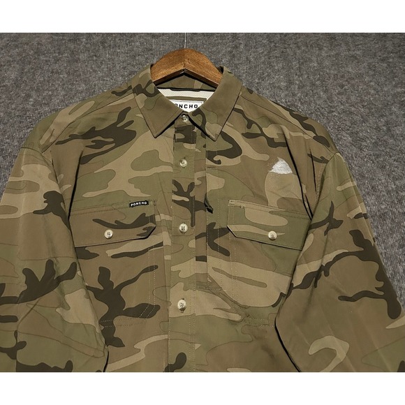 Poncho Other - Poncho magnetic pockets regular fit medium button up shirt camouflage read